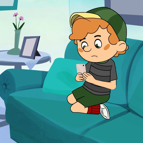 Çizimde kahverengi saçlı, yuvarlak yüzlü bir oğlan çocuğu, ayaklarını altına alarak kanepeye oturmuş, elindeki telefonla oynuyor.  Gri bir tişörtle yeşil şort giyip sarı siperli yeşil bir şapka takmış.